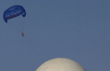 Американец чудом выжил, упав с высоты четыре километра с неисправным парашютом