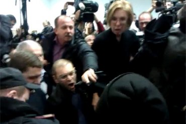 На Печерском суде по делу Тимошенко депутаты подрались с милицией