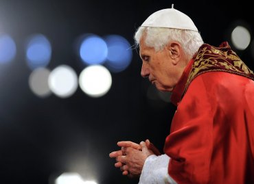 В Ватикене решают, лишать ли имени Бенедикта XVI