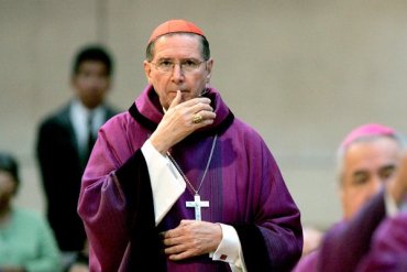 Католики в Лос-Анжелесе запрещают своему кардиналу участвовать в выборах нового папы