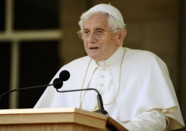 Мужественный поступок Бенедикта XVI или передача экономической власти церковной олигархии?