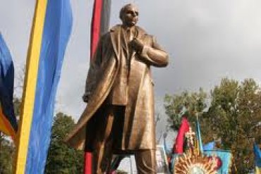 Украинские коммунисты грозятся снести памятники «бандитам из УПА»