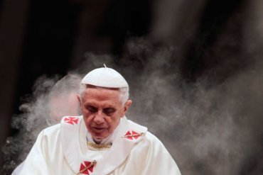 Бенедикт XVI покинул Ватикан