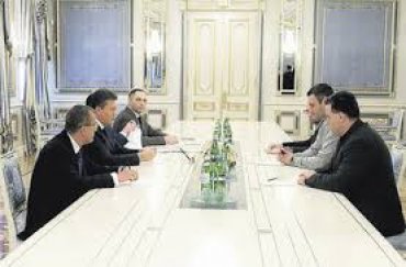 На переговорах Януковича с оппозицией наметились пути выхода из кризиса