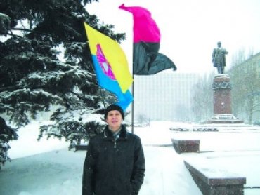 Врач и церковнослужитель из Донецка собирает лекарства для киевского евромайдана