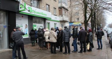 Украинские банки ввели ограничения на снятие наличных из банкоматов