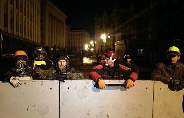 Самооборона Майдана взяла под контроль правительственный квартал