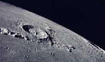 Астрономы: Луну постиг сильнейший метеоритный удар