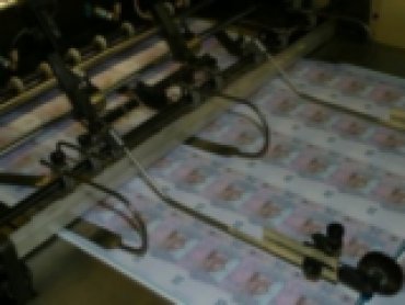Ситуацию с зарплатами в Украине спасет только печатный станок