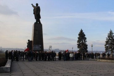 В Запорожье милиция не дала снести памятник Ленину