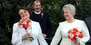 В Швейцарии отстранили от служения католического священника, благословившего однополый брак