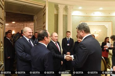 Путин пожал руку Порошенко перед началом саммита