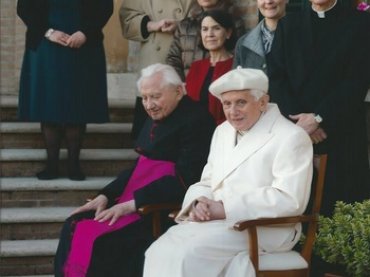 Два года назад Бенедикт XVI ушел в отставку: как Папе живется на пенсии