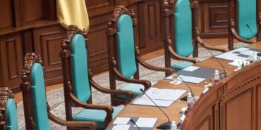 КСУ начал рассмотрение отмены депутатской неприкосновенности