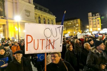 Венгры вышли на митинг против визита Путина