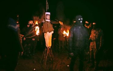 В Мариуполе на Масленицу сожгли чучело Януковича
