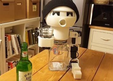 Изобретатель из Южной Кореи создал робота-собутыльника