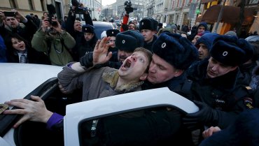 «Путин, помоги!»: В Москве валютные ипотечники перекрывают улицы