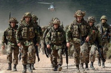 НАТО собирается подтянуть к границам России тысячи военных