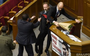 «Народный фронт» готов поддержать отставку Яценюка?