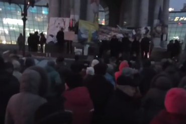 На Майдане установили палатки – требуют отставки Порошенко