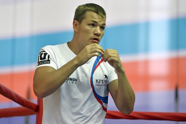 Российский боксер уступил немцу чемпионский пояс WBA