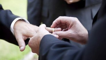 В одном из штатов США сенат разрешил священникам не венчать гей-пары