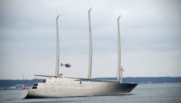 Крупнейшая в мире яхта российского миллиардера арестована
