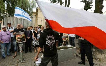 Израиль отзывает посла из Польши