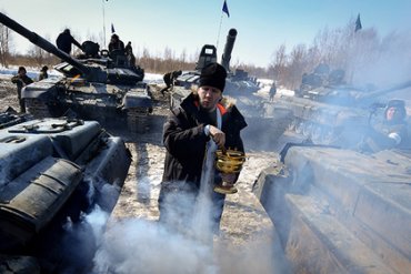 В РФ военных священников будут обучать вождению боевых машин десанта