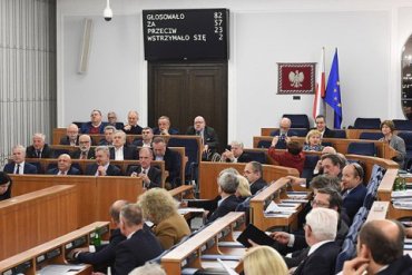 Польская ​интеллигенция выступила против принятого Сенатом закона
