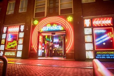 В Амстердаме туристам запретили смотреть на проституток