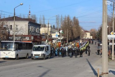 В Запорожье крестный ход УПЦ МП охраняли сотни полицейских и военных