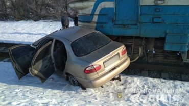 В Харьковской области поезд протаранил авто – есть погибшие