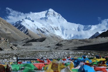 Доступ на Эверест закрыли из-за мусора
