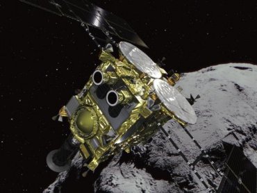 Японская межпланетная станция «атаковала» 900-метровый астероид