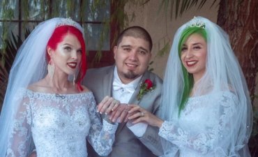 Житель Калифорнии сыграл свадьбу с двумя невестами одновременно