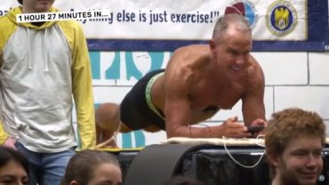 62-летний американец установил рекорд, простояв в «планке» 8 часов