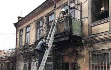 В жилом доме Одессы обрушилась лестничная клетка