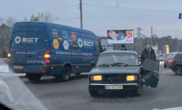 В Киеве тройное ДТП на Кольцевой: движение затруднено