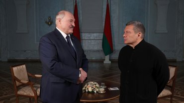 Пообещал, но не сделал: Лукашенко выпрашивает у Путина звание полковника