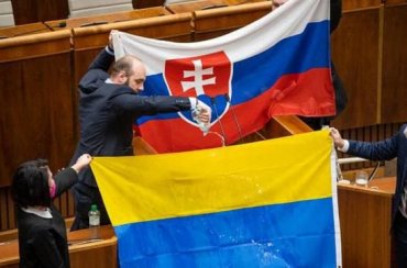 В парламенте Словакии произошла потасовка из-за украинского флага: глава МИД извинился перед Украиной