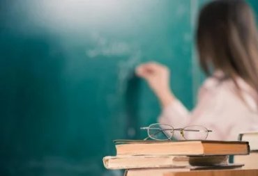 На Волыни невакцинированная учительница выиграла суд: ее вернули в школу и выплатили зарплату
