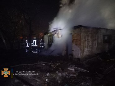Мама вышла в магазин: в Запорожье при пожаре дома сгорели отец с 7-летним сыном