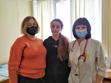 Почти не было симптомов: во Львове у 11-летней девочки после COVID-19 отказали руки и ноги