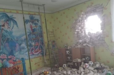 Террористы на Донбассе обстреляли детский сад: есть пострадавшие