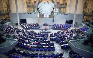 Парламент Германии отказался поддержать поставки в Украину оружия для обороны