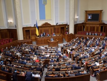 Верховная Рада ввела военное положение в Украине: что это значит