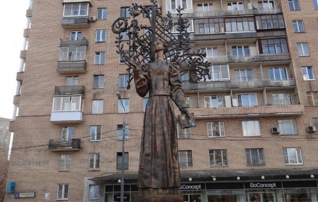 В России хотят признать Лесю Украинку иноагентом, а ее памятники заменить монументами Кадырову и Пригожину