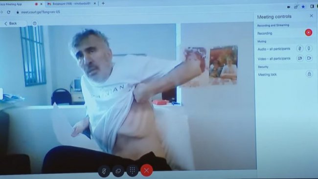 Саакашвили показал судьям по скайпу свое изможденное тело: трансляцию сразу прервали. Видео